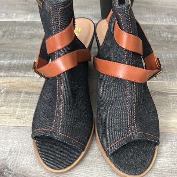Extreme by Eddie Marc Blue Denim Sandal Block Heels Size 11 - Picture 7 of 12